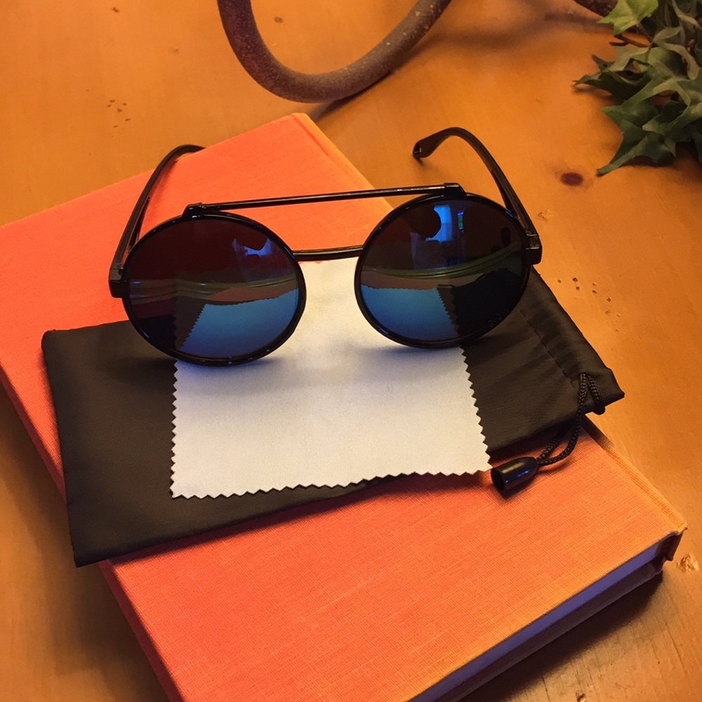 Gothic Fashion Round Metal Frame Sunglasses/New
